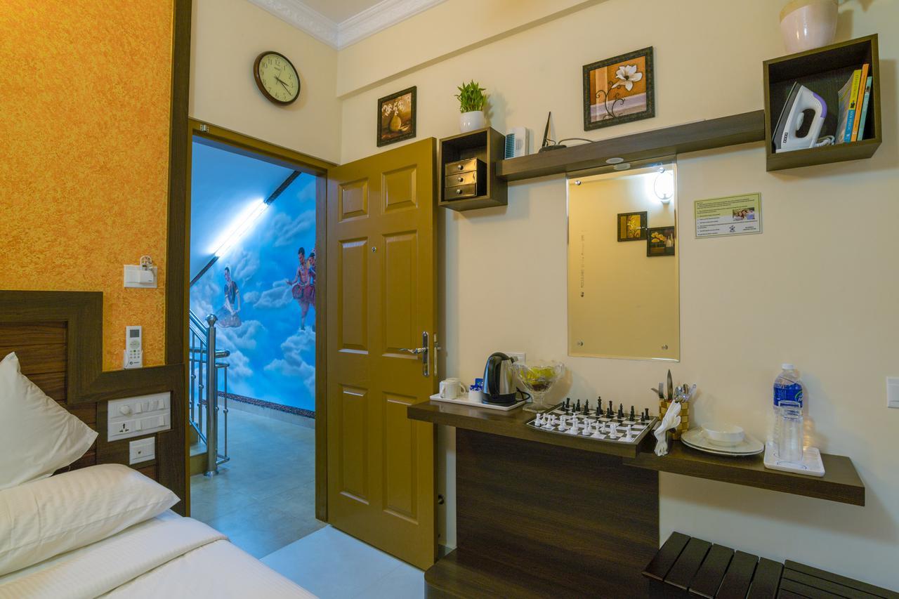 Blue Bell Cochin Airport Hotel Nedumbassery Exteriör bild