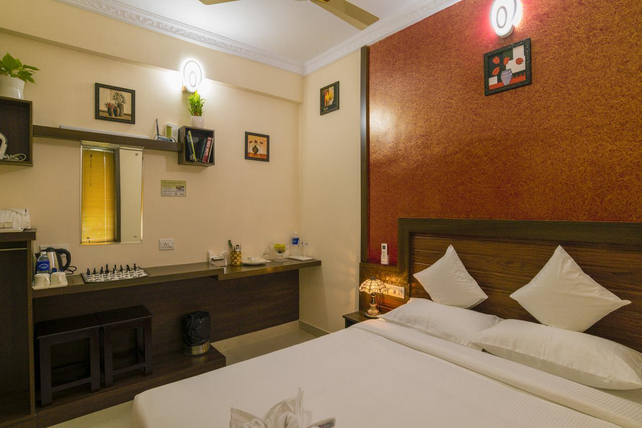 Blue Bell Cochin Airport Hotel Nedumbassery Exteriör bild