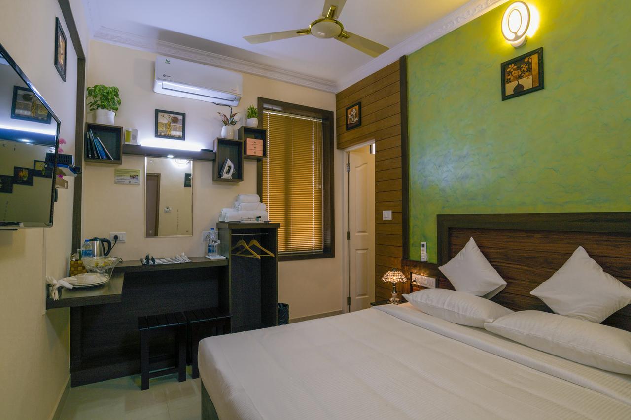 Blue Bell Cochin Airport Hotel Nedumbassery Exteriör bild