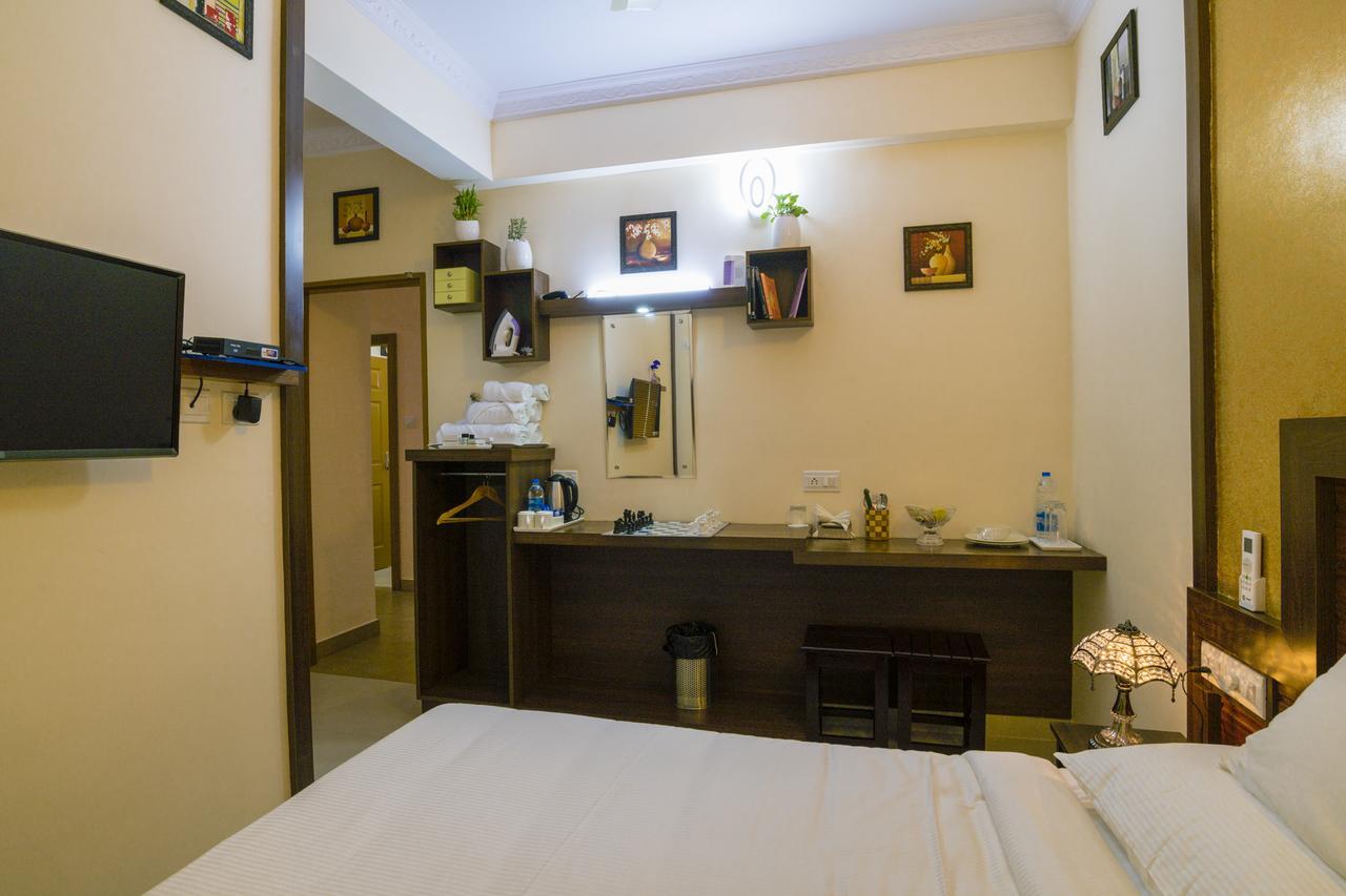 Blue Bell Cochin Airport Hotel Nedumbassery Exteriör bild