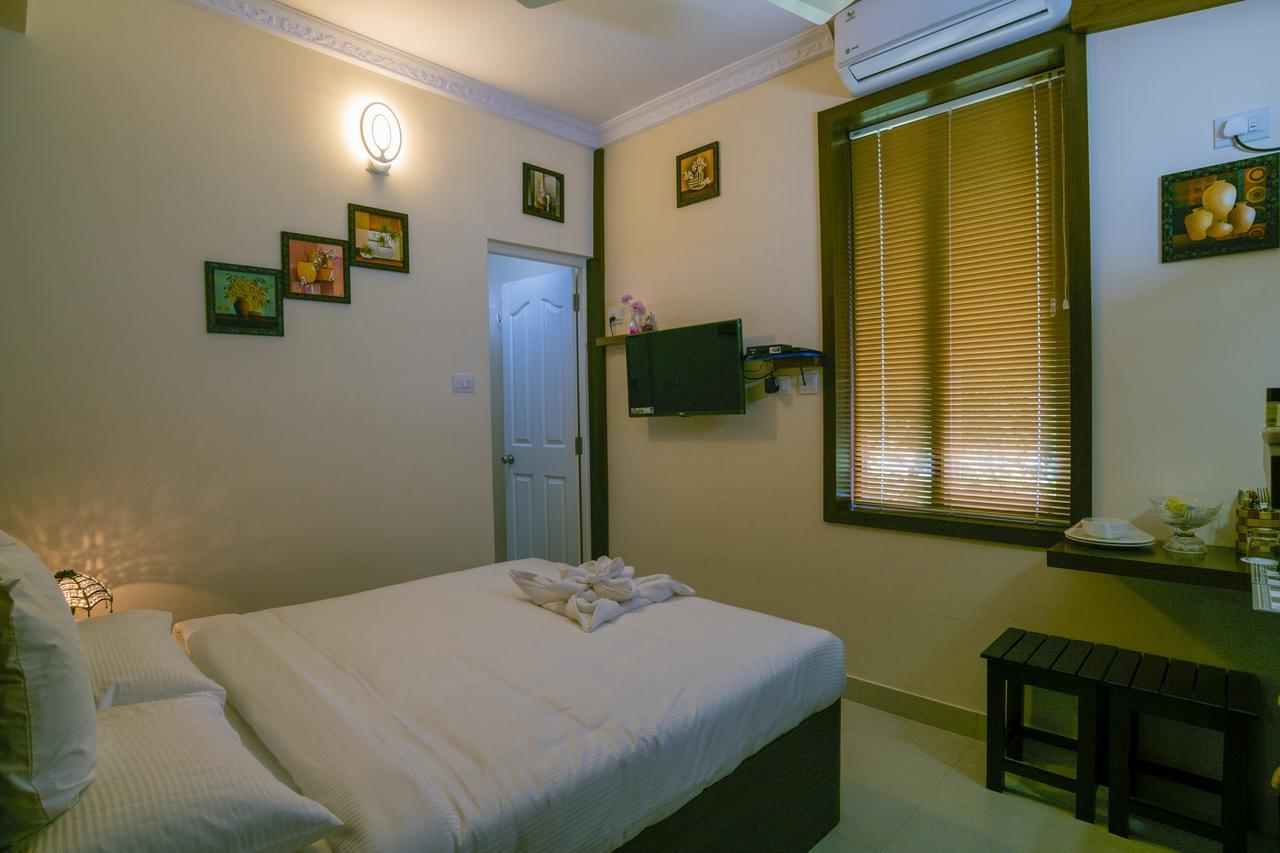 Blue Bell Cochin Airport Hotel Nedumbassery Exteriör bild